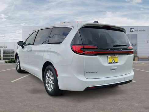 New 2027 Chrysler Pacifica Select FWD image 3