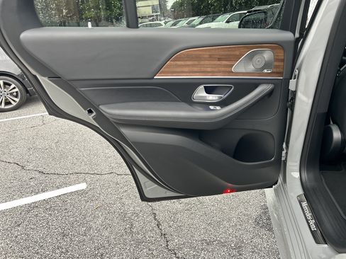Certified 2025 Mercedes-Benz GLE 450 4MATIC image 37