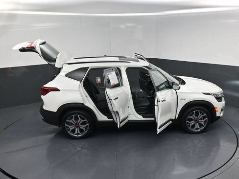 Used 2021 Kia Seltos SX w/ SX Sunroof Package AWD/4WD image 25