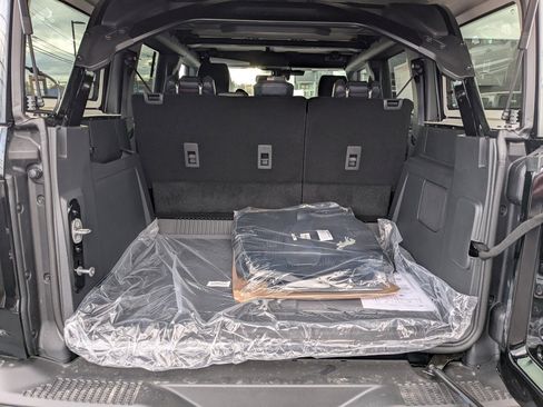 New 2025 Ford Bronco Raptor image 11