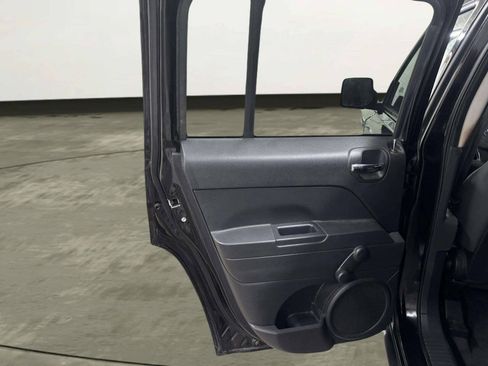 Used 2016 Jeep Patriot Sport FWD image 15