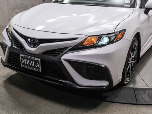 Used 2023 Toyota Camry SE FWD image 11