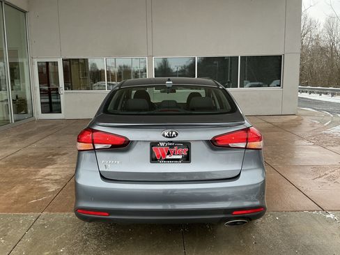 Used 2017 Kia Forte S image 21