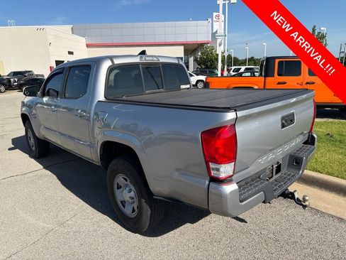 Used 2017 Toyota Tacoma SR w/ SR Convenience Package RWD image 6