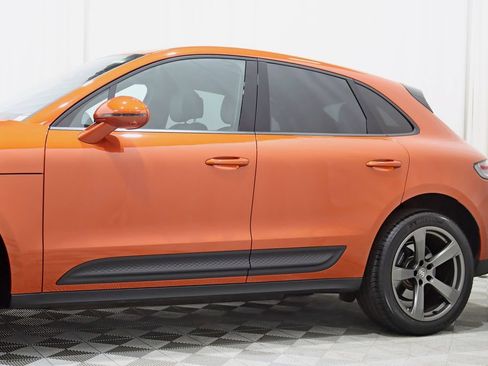 Used 2025 Porsche Macan AWD/4WD image 3