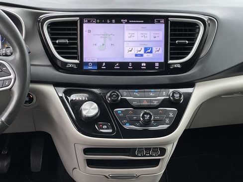 Used 2023 Chrysler Pacifica Touring-L FWD image 15