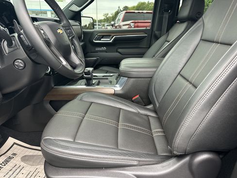Used 2024 Chevrolet Silverado 1500 High Country w/ Technology Package AWD/4WD image 10