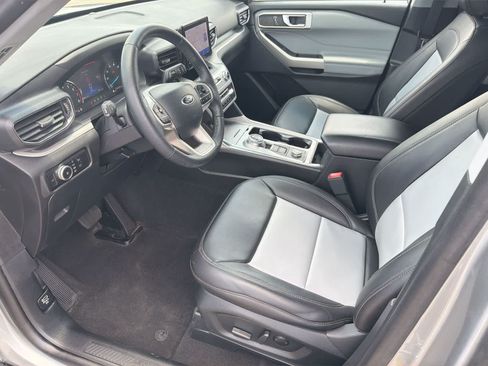 Used 2023 Ford Explorer XLT w/ Equipment Group 202A AWD/4WD image 10