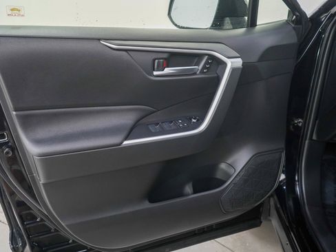 Used 2020 Toyota RAV4 XLE Premium AWD/4WD image 21