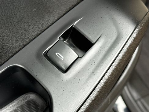 Used 2023 Chevrolet Traverse LT image 31