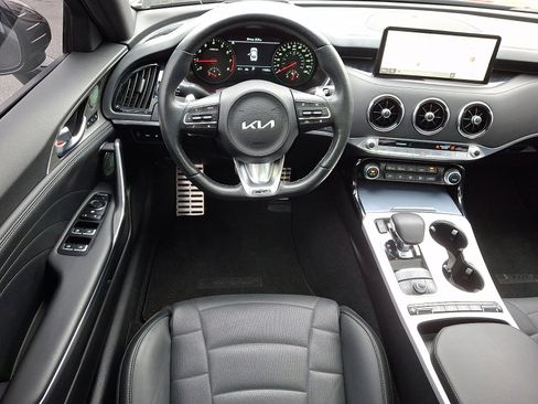 Used 2023 Kia Stinger GT2 image 11