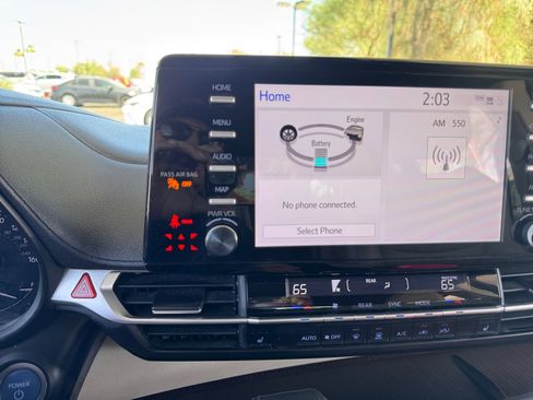Used 2022 Toyota Sienna XLE FWD image 28