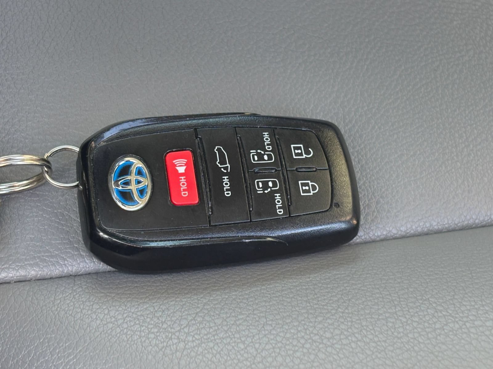 Used 2025 Toyota Sienna XLE FWD image 20