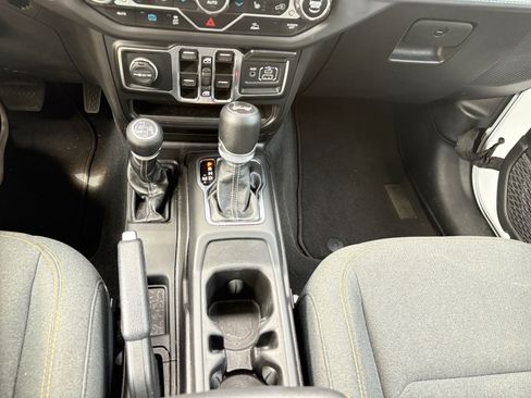 Used 2024 Jeep Wrangler Unlimited Sahara AWD/4WD image 26