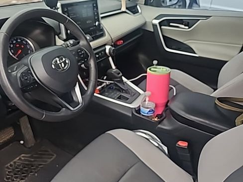 Used 2019 Toyota RAV4 XLE w/ Convenience Package image 4