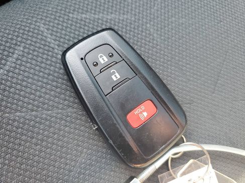 Used 2025 Toyota RAV4 XLE FWD image 23