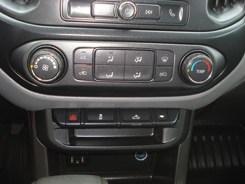 Used 2021 Chevrolet Colorado W/T w/ WT Convenience Package AWD/4WD image 38