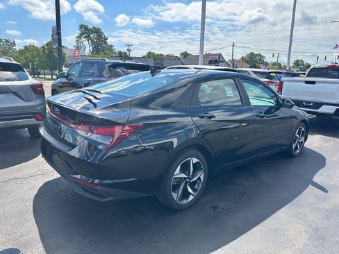 Used 2023 Hyundai Elantra SEL w/ Convenience Package FWD image 8