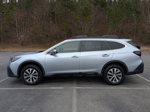 Used 2022 Subaru Outback Premium image 6