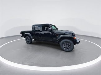 New 2025 Jeep Gladiator Sport video 2