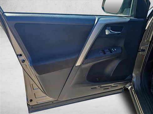 Used 2014 Toyota RAV4 XLE image 10