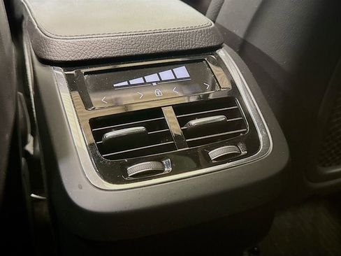 Used 2018 Volvo XC90 T5 Momentum w/ Convenience Package image 34