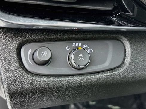 Certified 2024 Buick Envista Avenir FWD image 12