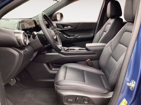 Used 2025 Chevrolet Equinox LT w/ Convenience Package II FWD image 28