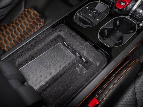 Used 2020 Lamborghini Urus image 47