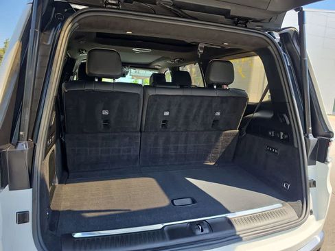 Used 2022 Jeep Grand Wagoneer Series III w/ Rear Seat Video Group 1 AWD/4WD image 25