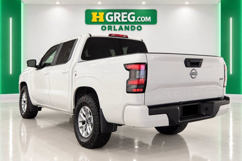 Used 2024 Nissan Frontier SV RWD image 2
