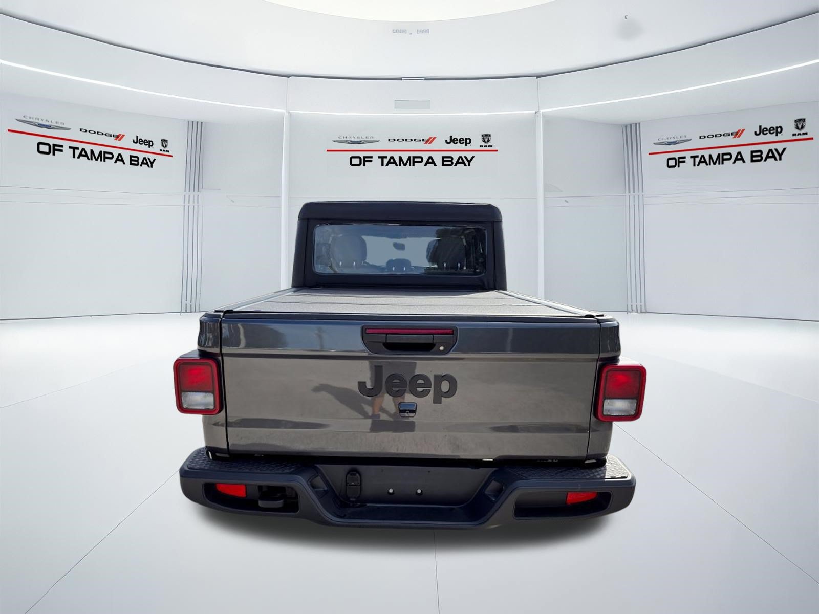 Used 2025 Jeep Gladiator Sport AWD/4WD image 5