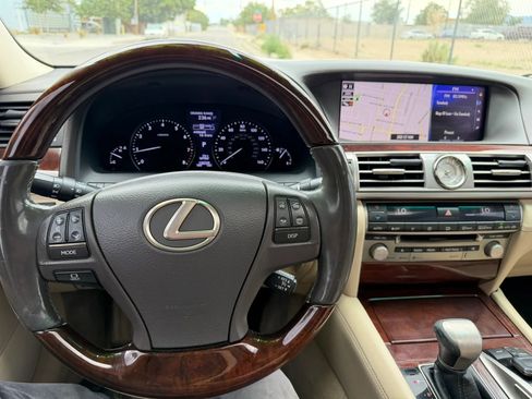 Used 2016 Lexus LS 460 RWD image 9