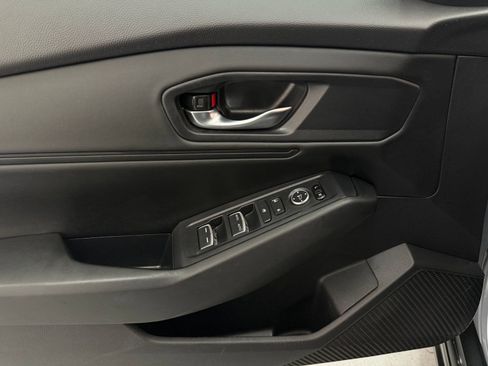 Used 2025 Honda Accord SE image 11
