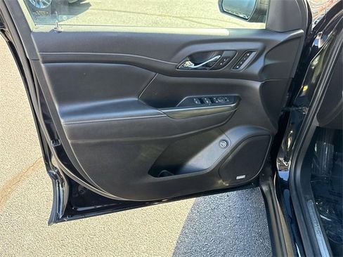 Used 2022 GMC Acadia SLT w/ Technology Package image 12