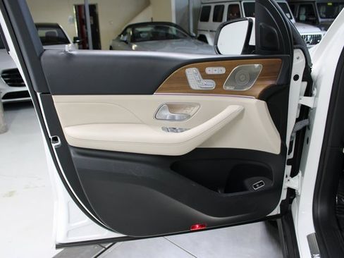 Used 2024 Mercedes-Benz GLS 450 GLS 450 4MATIC image 39