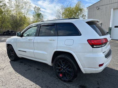 Used 2019 Jeep Grand Cherokee Altitude AWD/4WD image 16