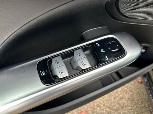 Used 2025 Mercedes-Benz C 300 Sedan image 13