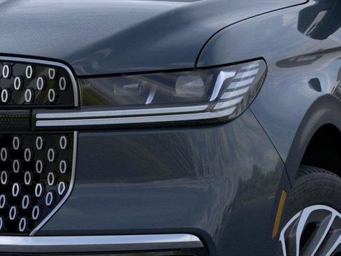 New 2026 Lincoln Navigator Reserve image 18