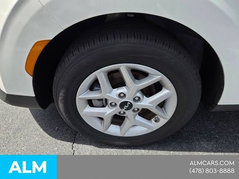 Used 2025 Kia Soul LX w/ LX Technology Package FWD image 2