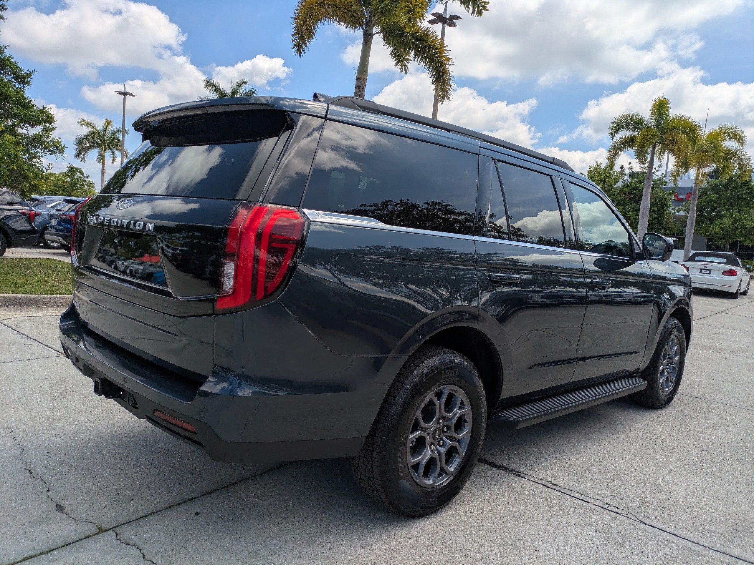 Certified 2025 Ford Expedition Active AWD/4WD image 4