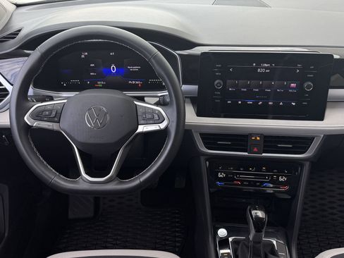 Used 2025 Volkswagen Taos SE image 12
