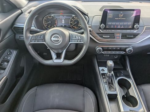 Used 2024 Nissan Altima 2.5 SV FWD image 10