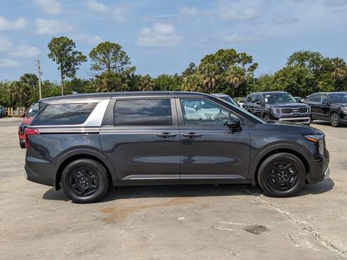Certified 2026 Kia Carnival LX FWD image 9