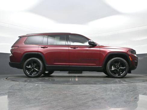 Used 2023 Jeep Grand Cherokee L Limited w/ Luxury Tech Group II AWD/4WD image 31