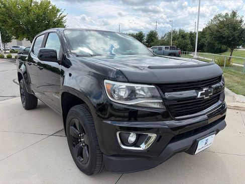 Used 2017 Chevrolet Colorado LT w/ Midnight Edition AWD/4WD image 2