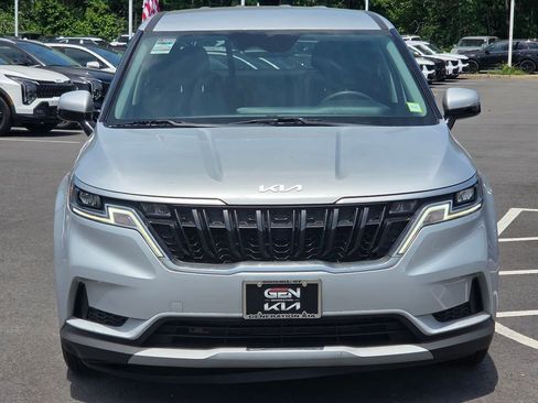 Used 2022 Kia Carnival LX FWD image 2