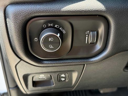 Used 2021 RAM 1500 Big Horn RWD image 15