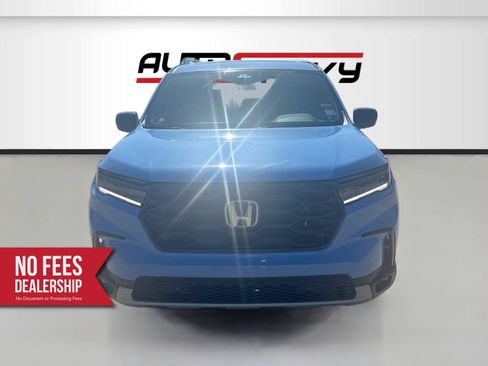 Used 2025 Honda Pilot TrailSport image 2