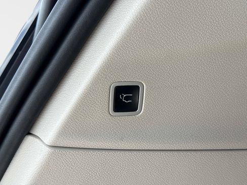 Used 2024 Chrysler Pacifica Limited FWD image 14